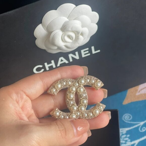 Chanel brooch - Picture 4 of 5